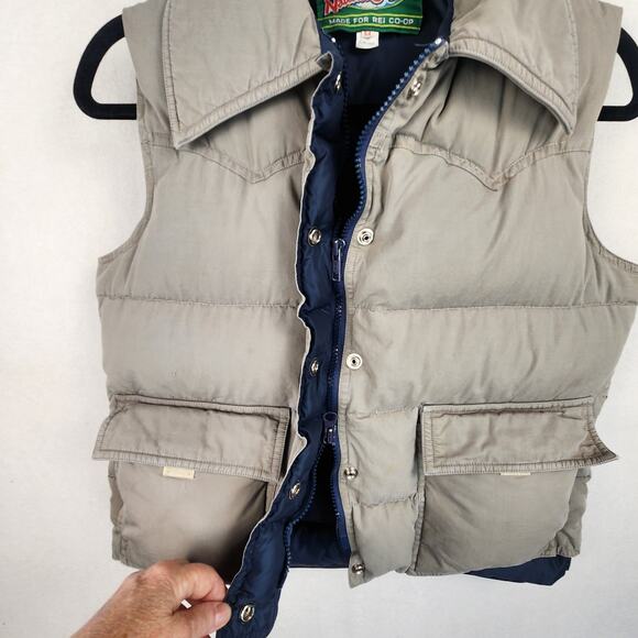 Swan Brand Puffer Vest Mens M Tan Zip Snap Big Collar Grey Duck Down VTG 70’s - Picture 6 of 16